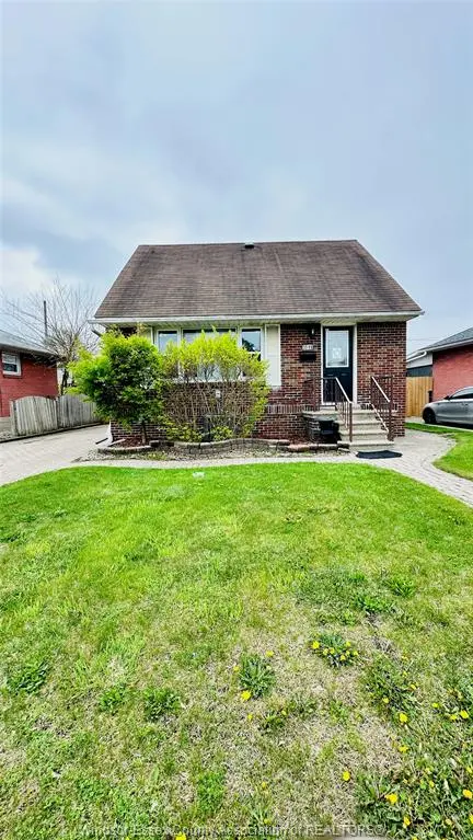 3519 TECUMSEH Road West, Windsor, ON N9C 2B6