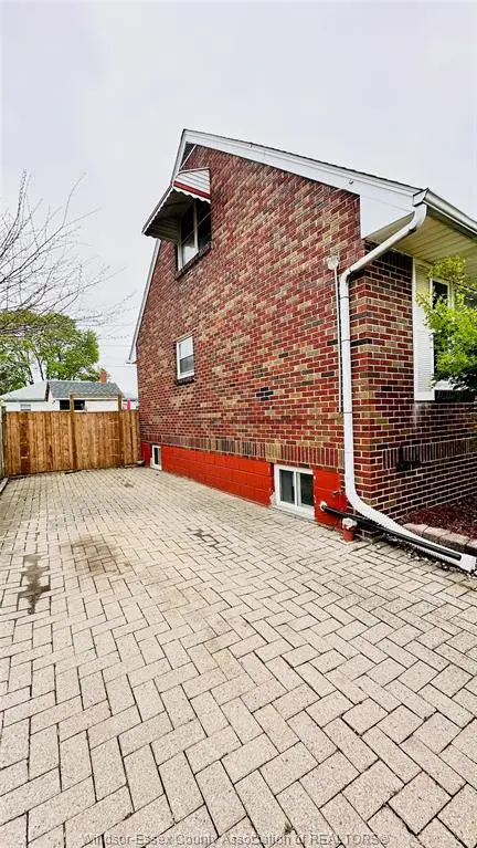 3519 TECUMSEH Road West, Windsor, ON N9C 2B6
