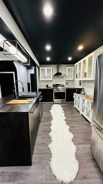 3519 TECUMSEH Road West, Windsor, ON N9C 2B6