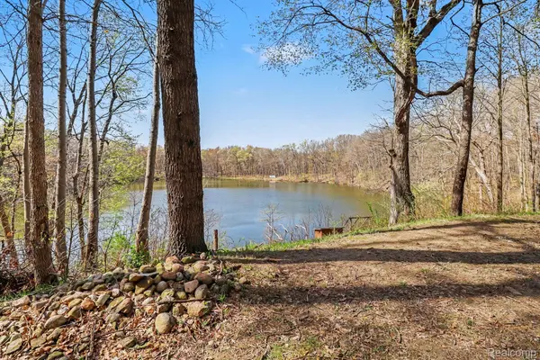 8815 Milford RD, Rose Township, MI 48442