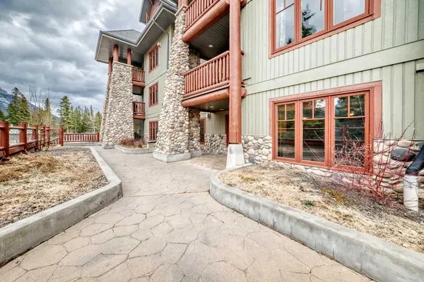 150 Crossbow PL #104, Canmore, AB T1W 3H5