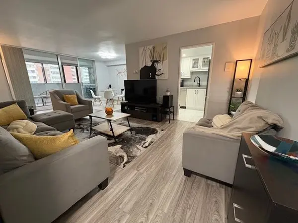 5 Massey SQ #1701, Toronto E03, ON M4C 5L6
