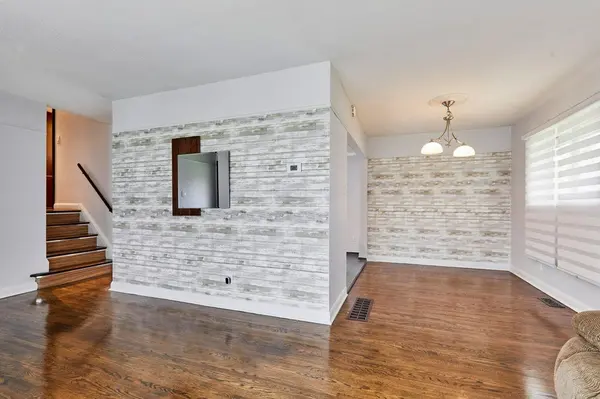 15 Lambert DR, Belleville, ON K8N 4K5