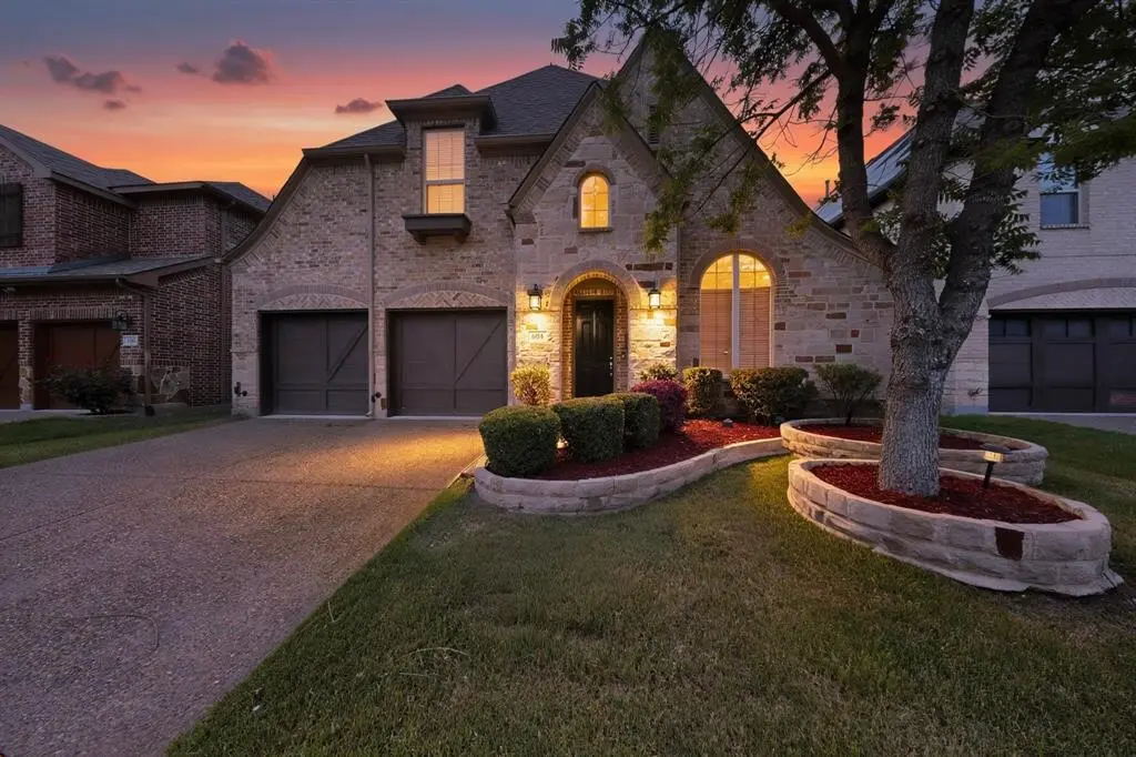 604 Warwick Boulevard, Lewisville, TX 75056