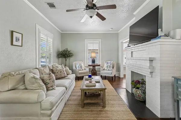 902 N Edgefield Avenue, Dallas, TX 75208