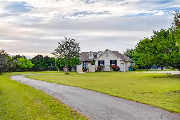 6813 Running Deer Court, Granbury, TX 76049