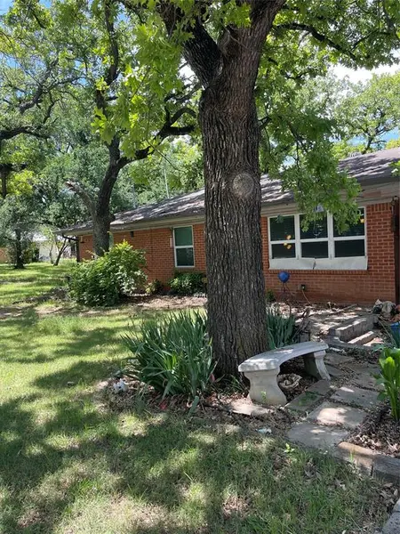1005 Gary Street, Bridgeport, TX 76426