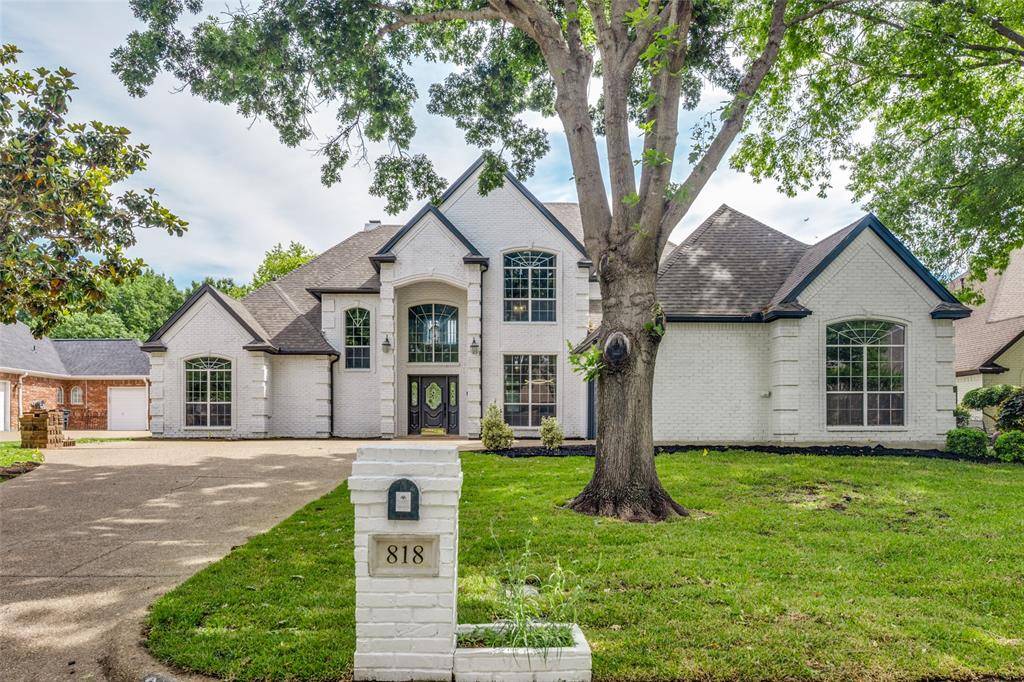 818 Riviera Drive, Mansfield, TX 76063