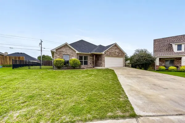 1604 Belle Plain Drive, Cleburne, TX 76033