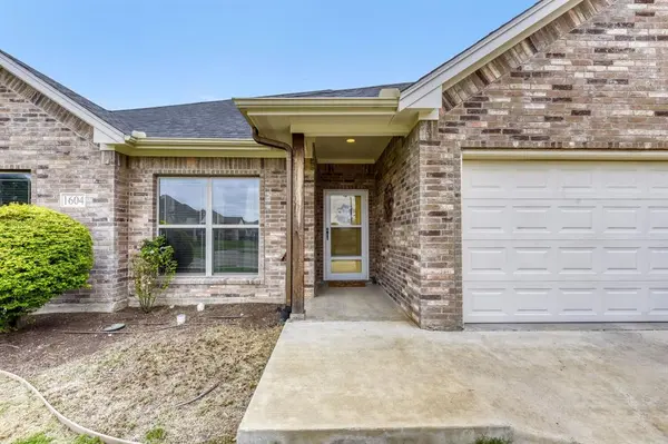 1604 Belle Plain Drive, Cleburne, TX 76033