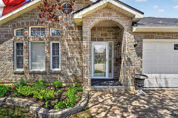 24 Regency PL, Brockville, ON K6V 7M5