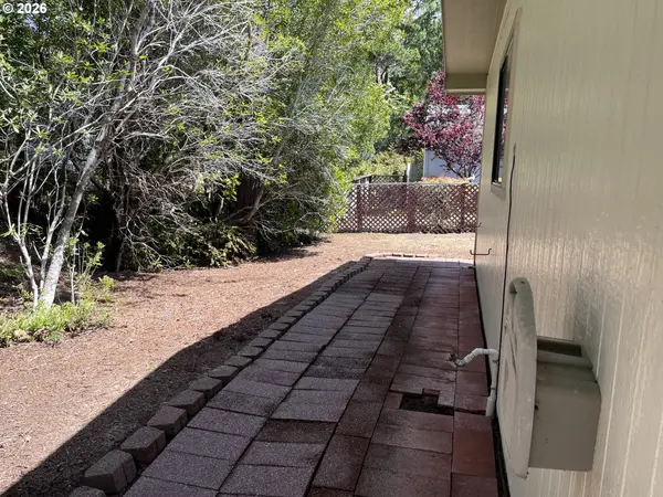 143 42ND WAY, Florence, OR 97439