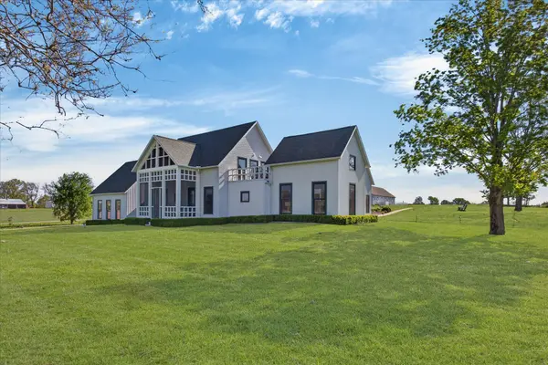 15337 Pardee RD, Weesaw Twp, MI 49113