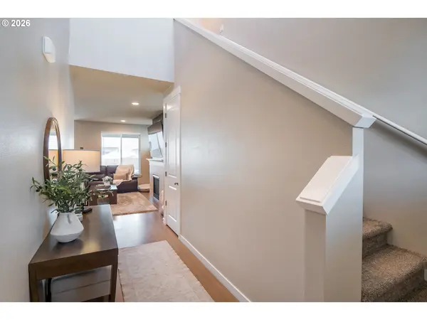 2451 W 9TH AVE, Junction City, OR 97448
