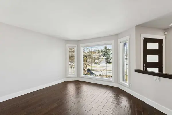 15 Springbank VW SW, Calgary, AB T3H4J5