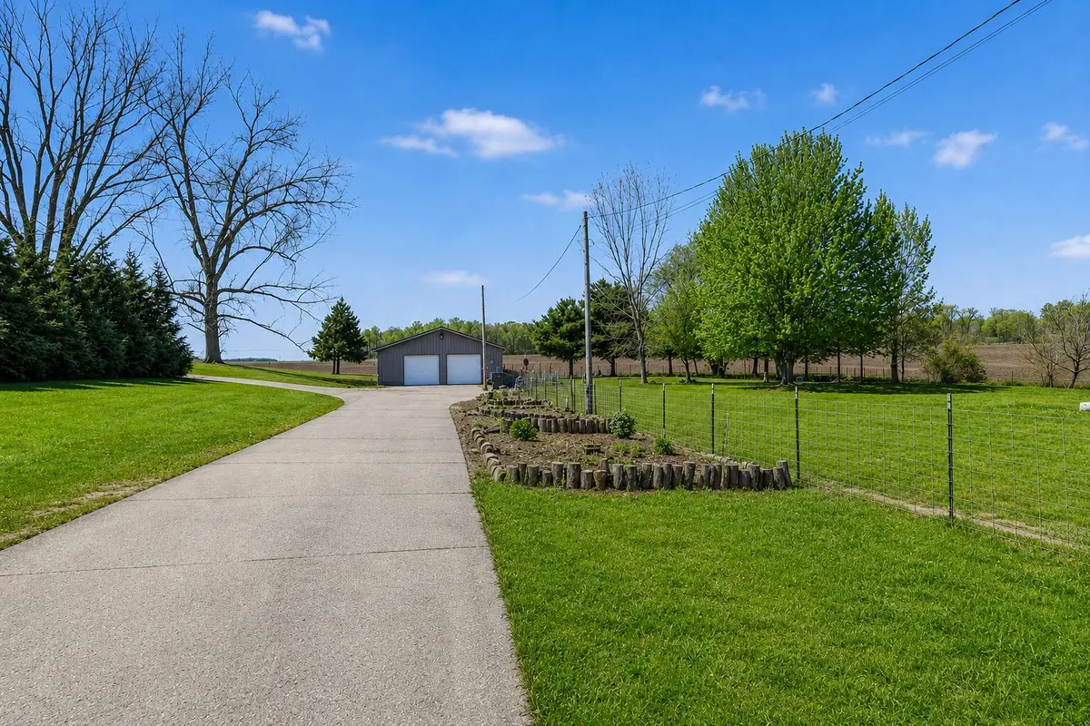 52290 Townhall RD, Silver Creek Twp, MI 49047