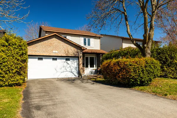 42 Liston CRES, Kanata, ON K2L 2W4