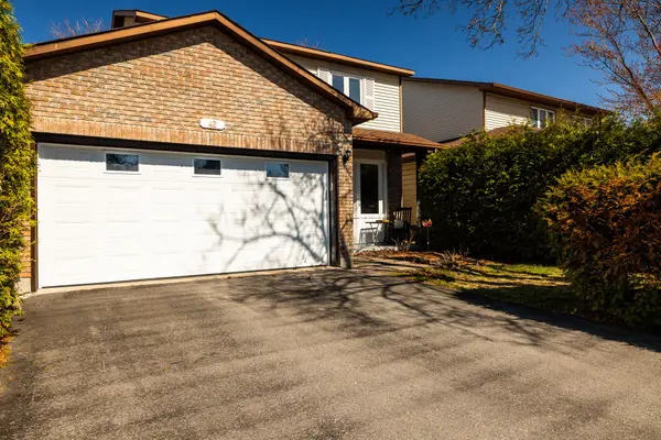 42 Liston CRES, Kanata, ON K2L 2W4