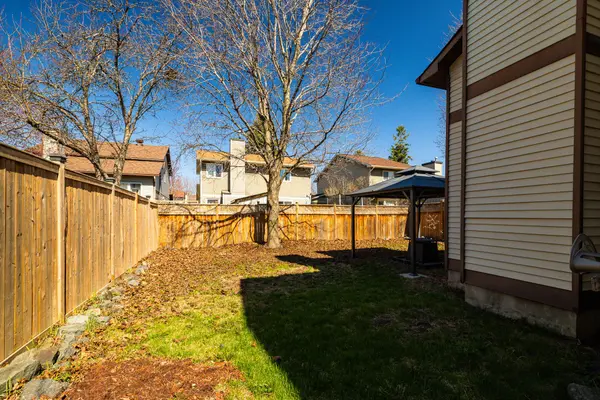 42 Liston CRES, Kanata, ON K2L 2W4