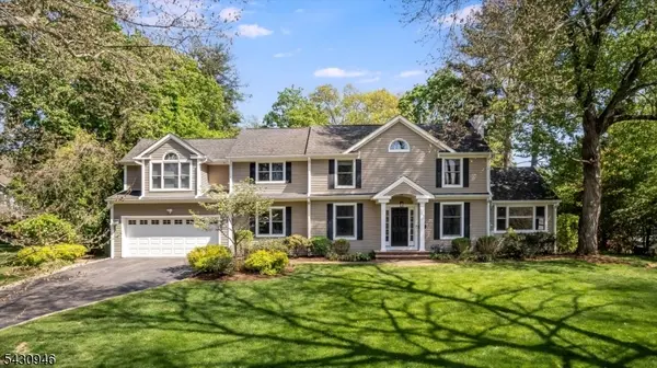 34 West Dr, Livingston Twp., NJ 07039