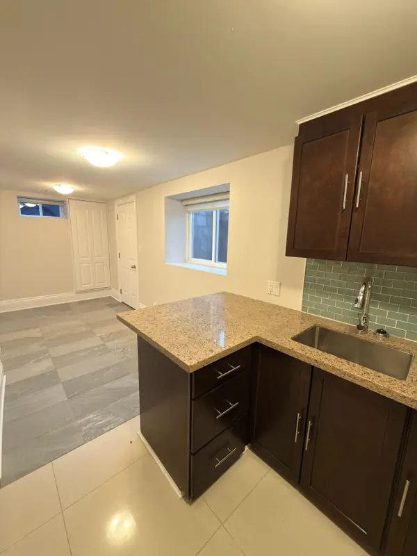 11 Uno DR, Toronto W07, ON M8Z 3N7
