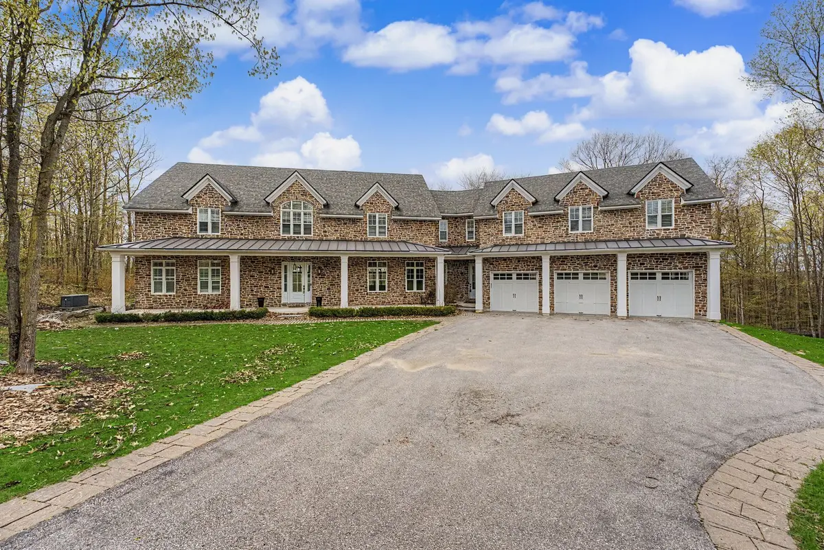 16 Heron BLVD, Springwater, ON L9X 0J1