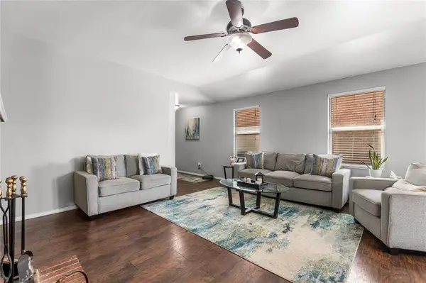 1225 Glencoe Drive, Glenn Heights, TX 75154
