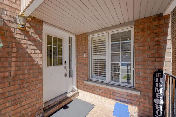 32 Summerdale CRES, Brampton, ON L6X 4V8