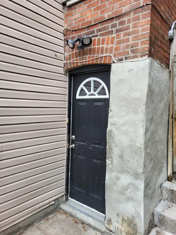 1109 Davenport RD #Lower, Toronto C02, ON M6G 2C3