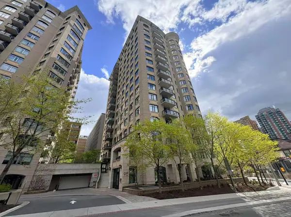 95 BRONSON AVE #1204, Ottawa Centre, ON K1R 1E2