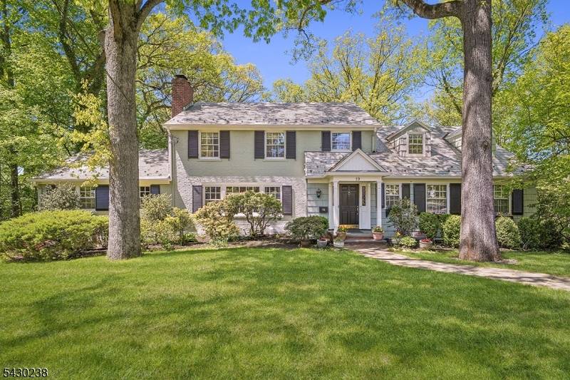 19 GREENBRIAR DRIVE, Summit City, NJ 07901