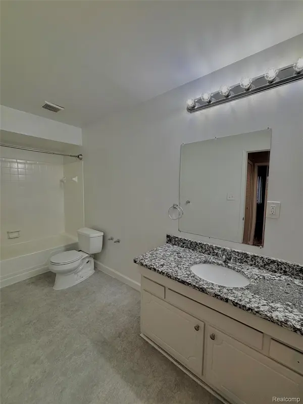 1771 E Woodward Heights BLVD #8, Hazel Park, MI 48030