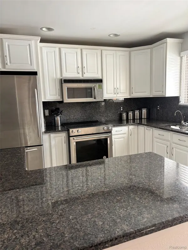 3668 Old Creek RD, Troy, MI 48084