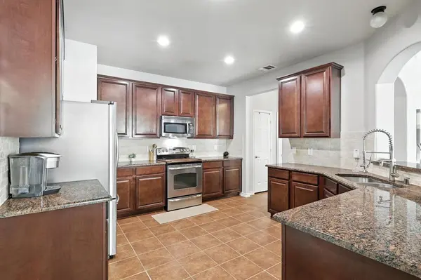 1624 Sea Pines Drive, Savannah, TX 76227