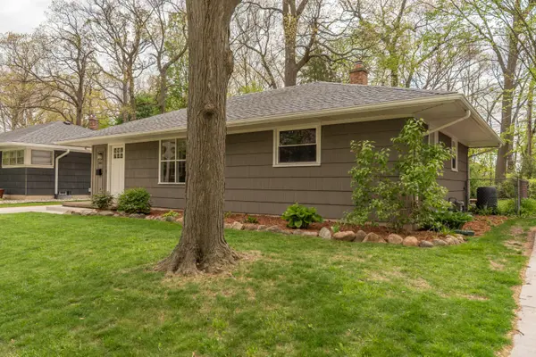 814 Carbeck DR, Ann Arbor, MI 48103