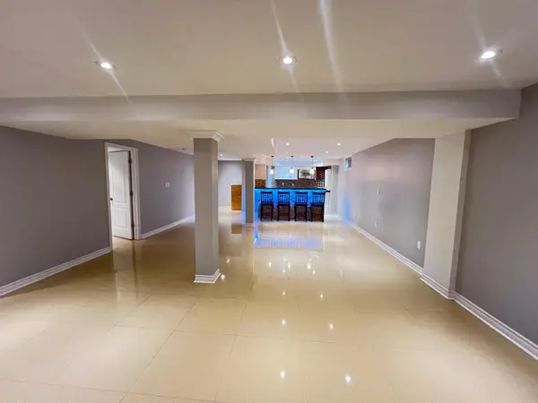 586 pembridge CT #Basement, Newmarket, ON L3X 2M1