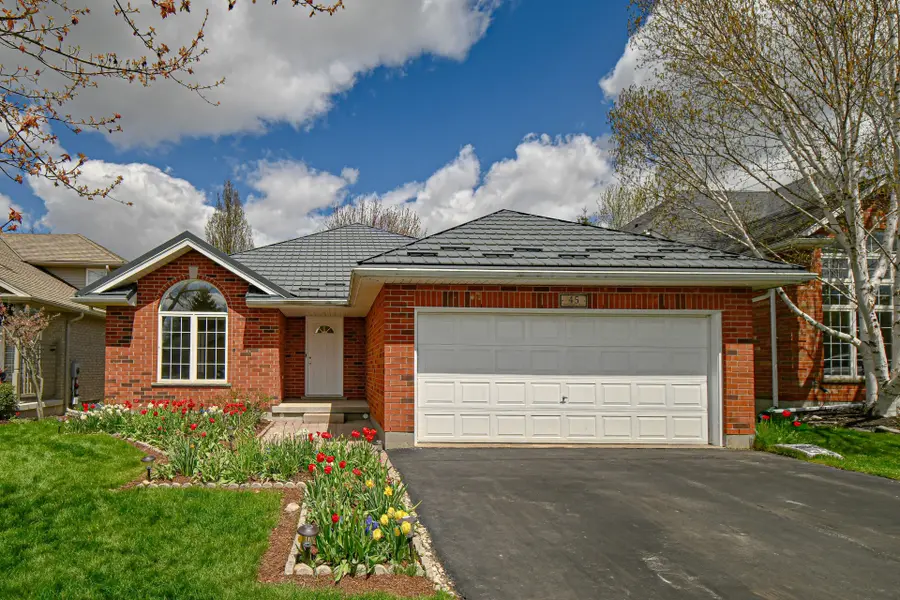 45 Pheasant Run DR, Guelph, ON N1C 1E7