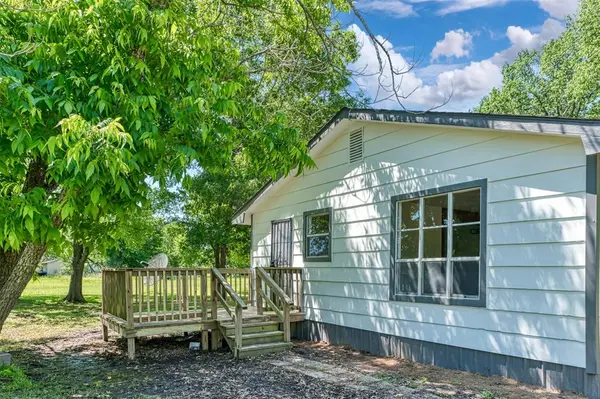 103 Ivy Street, Goodlow, TX 75144