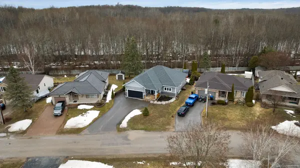 46 Brick Pond RD, Severn, ON L0K 1E0