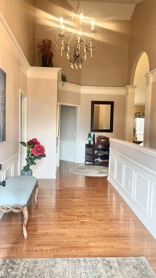 661 Telya RDG NW, Milford Village, MI 48381