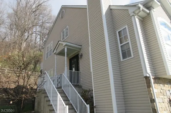 95 Pinehurst Dr, Washington Twp., NJ 07882