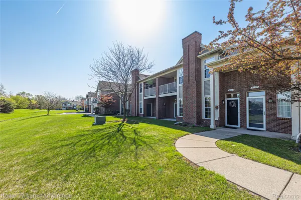 2185 Leighton DR, Shelby Charter Township, MI 48317