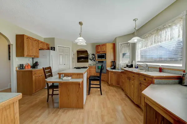 308 11th AVE, Beaverlodge, AB T0H 0C0