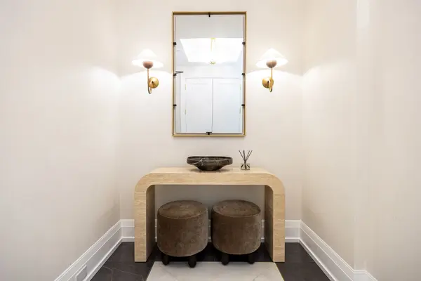 77 Clarendon AVE #302, Toronto C02, ON M4V 0B8
