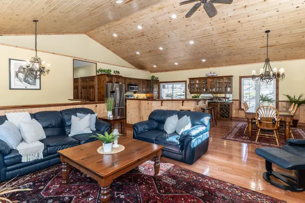 22 Duke ST, Muskoka Lakes, ON P0B 1J0