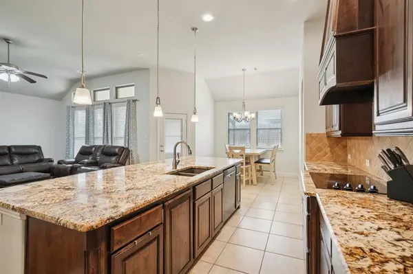 453 Lake Park Drive, Midlothian, TX 76065