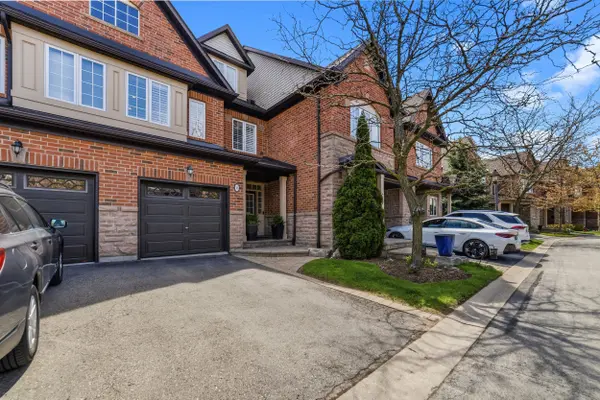 300 Ravineview WAY #16, Oakville, ON L6H 7J1
