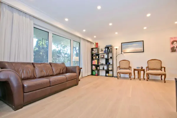 19 Oldborough CIR, Toronto C15, ON M2J 3A1