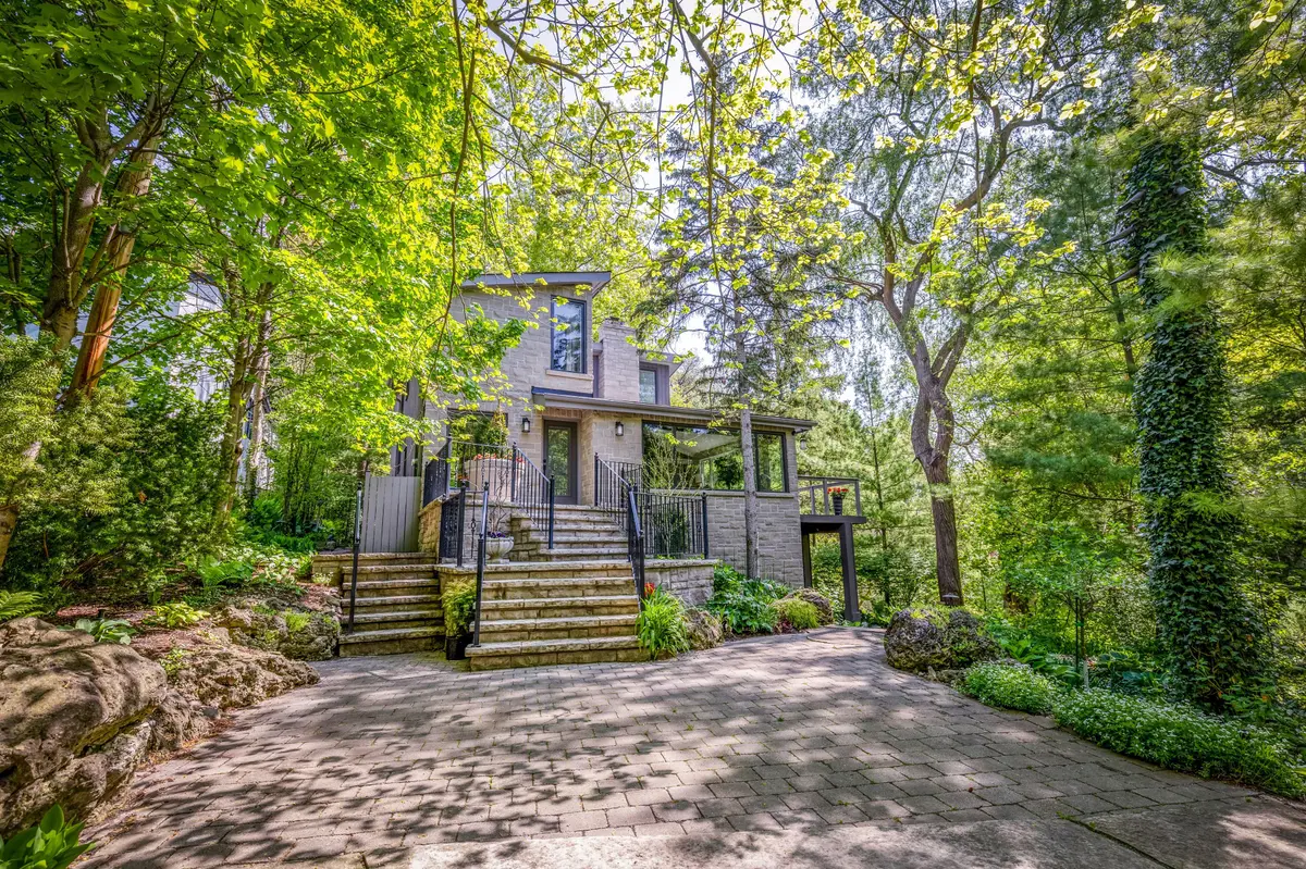 1273 Queen Victoria AVE, Mississauga, ON L5H 3H2