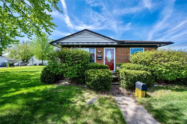 26155 Groveland ST, Madison Heights, MI 48071